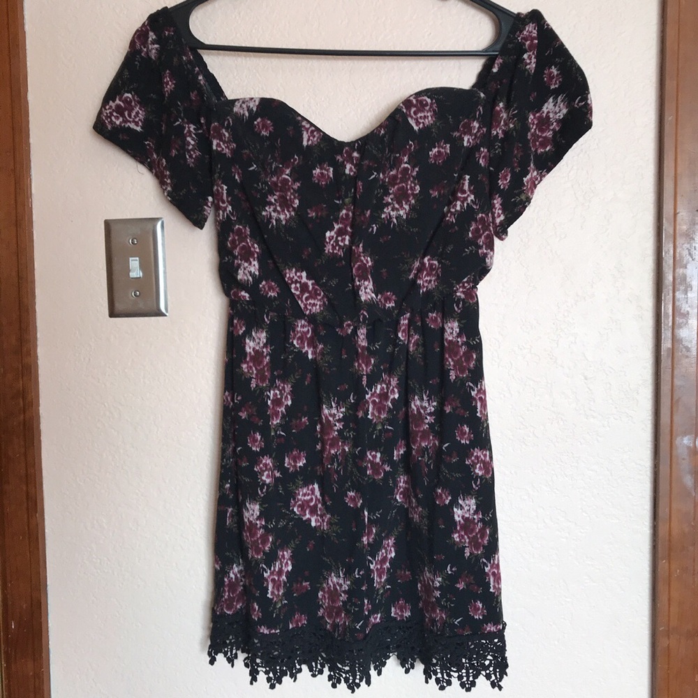 Pacsun Off-The-Shoulder Floral & Lace Dress